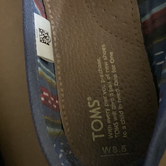 TOMS - Picture 4 of 5